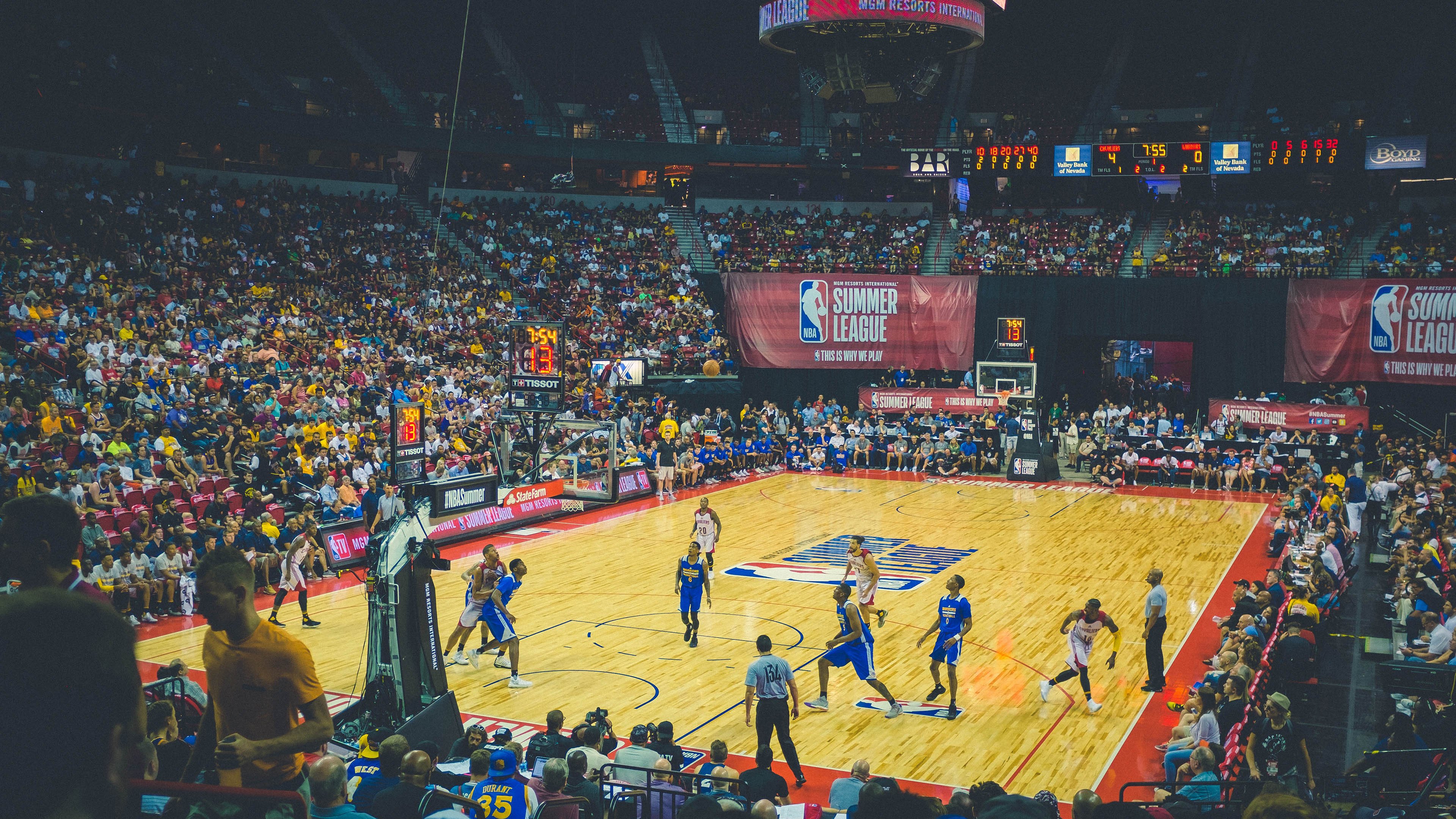 开云体育中国官方网站-东契奇的魔术一人掌控比赛节奏，东契奇经典动作